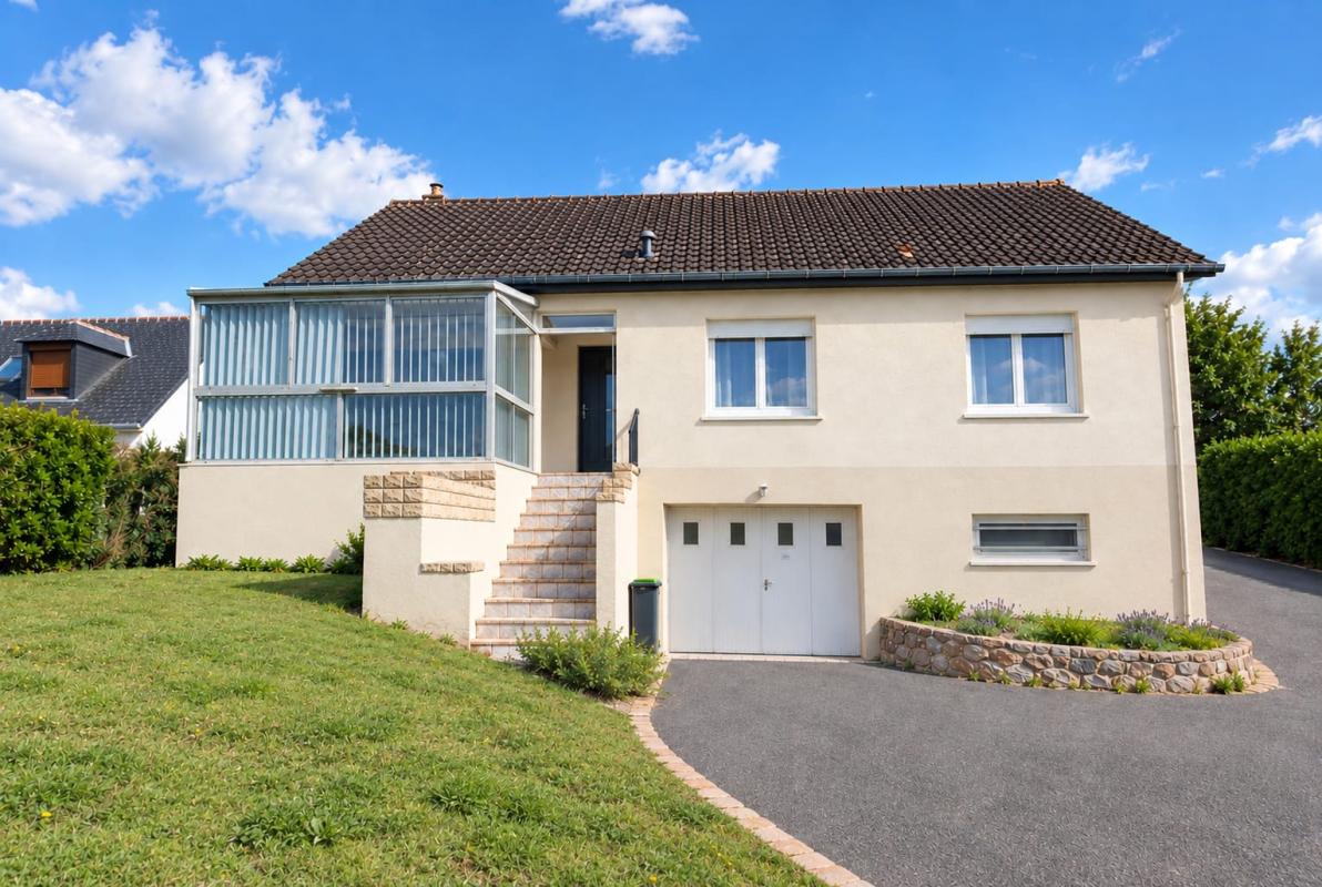 Maison familiale à St Antoine du rocher avec sous-sol complet et grand atelier