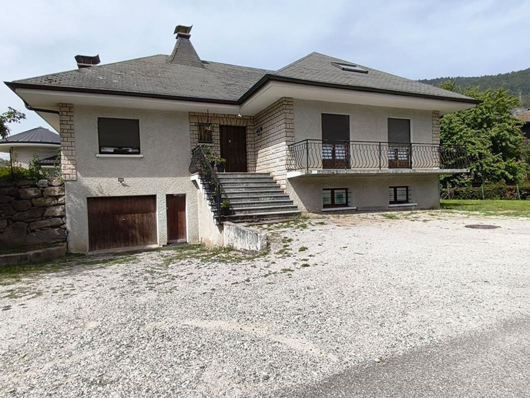 THYEZ Belle opportunité patrimoniale Maison avec 1 154 m² de terrain