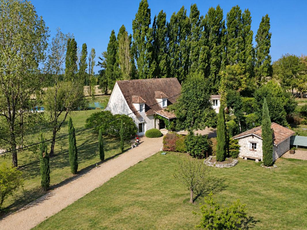 Maison périgourdine entièrement restaurée avec piscine