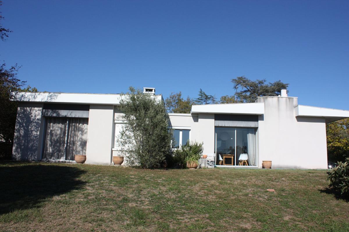 Maison Brindas T6 de195 m2 terrain individuel 1640 m²