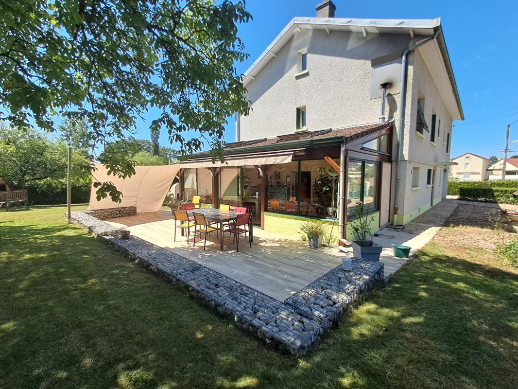 Maison 10 pièce(s) 258 m2.Piscine