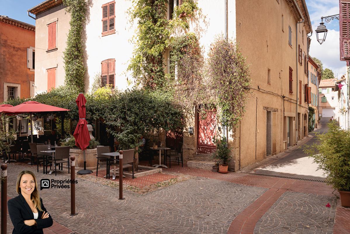 Charmant duplex 3 pièces de 92 m² situé au dernier étage