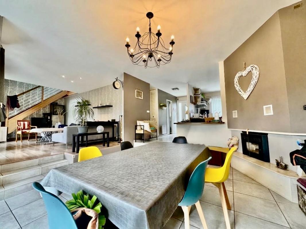 Maison de 137m2 avec 4 chambres , jardin et garage SAINS EN AMIENOIS (80)