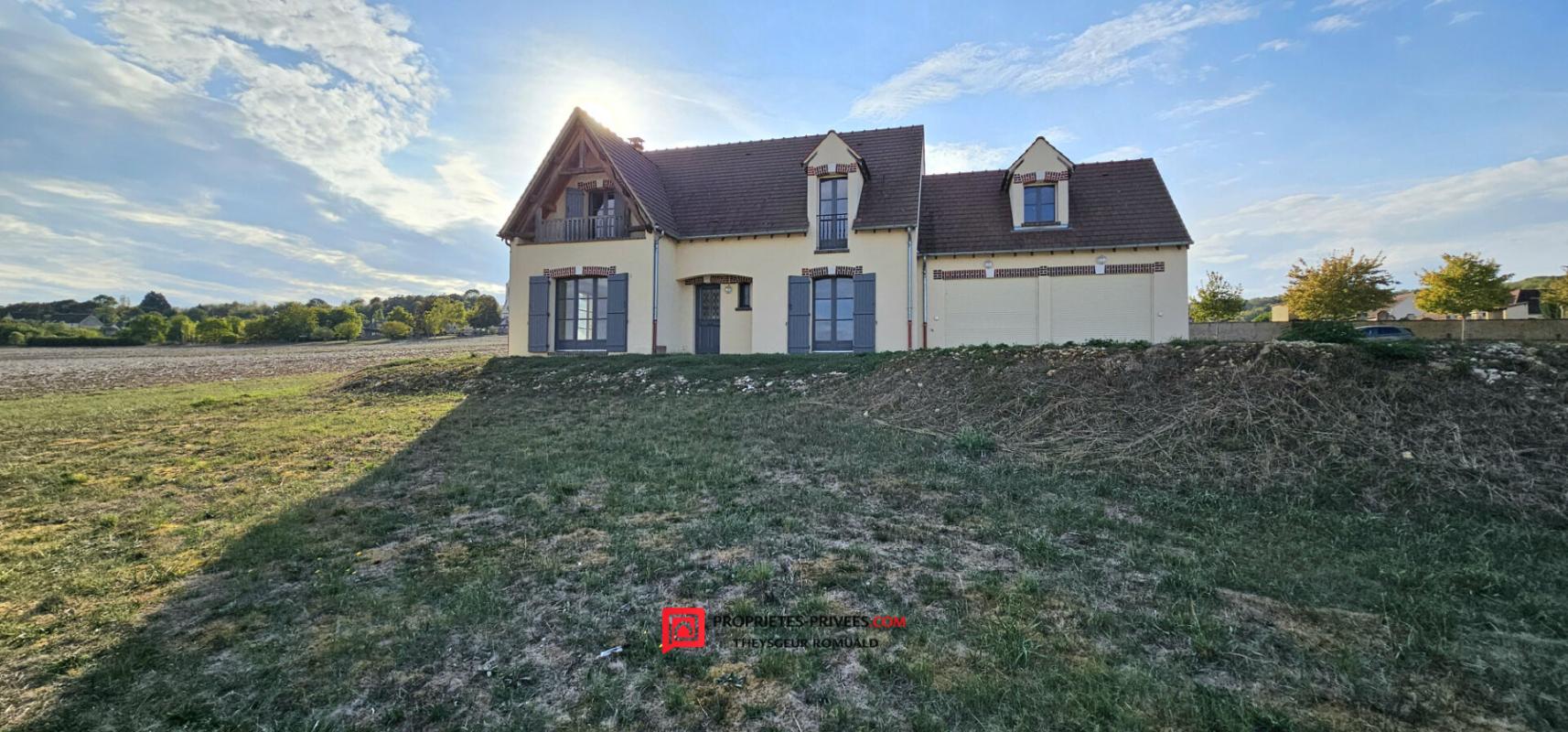 BELLE MAISON DE 135 m² AVEC DOUBLE GARAGE ET TERRAIN DE 1 571 m²