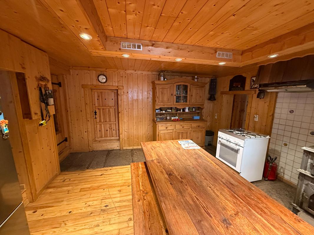 Ferme savoyarde coteau de MAGLAND 5 pièces , 220 000 euros