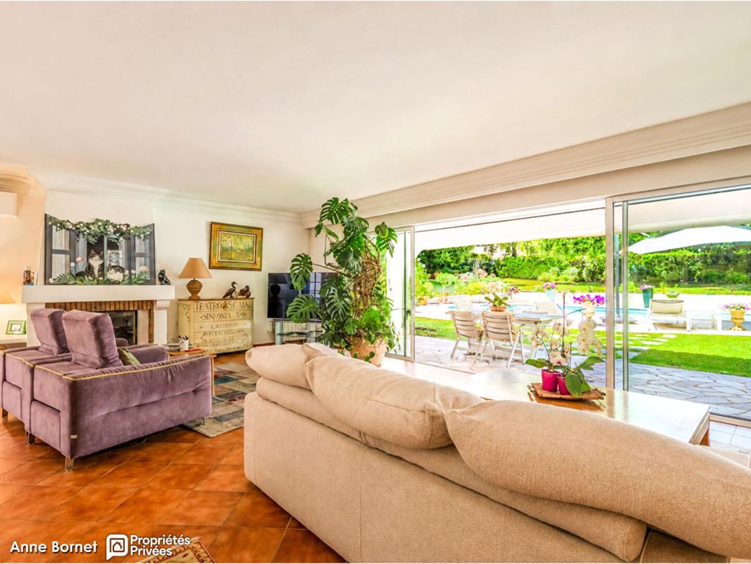 Villa 7 pièces 300 m2 avec parc paysager et piscine - LE ROURET