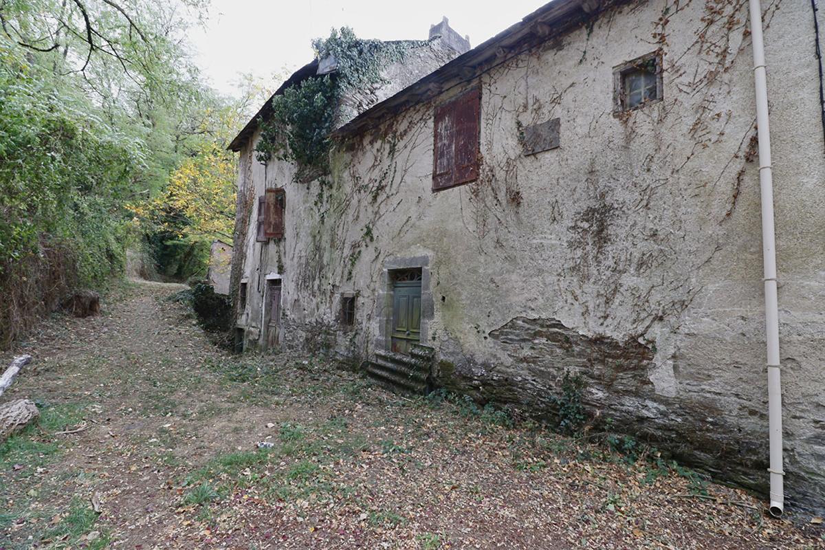 LACAZE (TARN) - MAISON À RÉNOVER AVEC TERRAIN BORDÉ PAR LA RIVIÈRE - 35 000