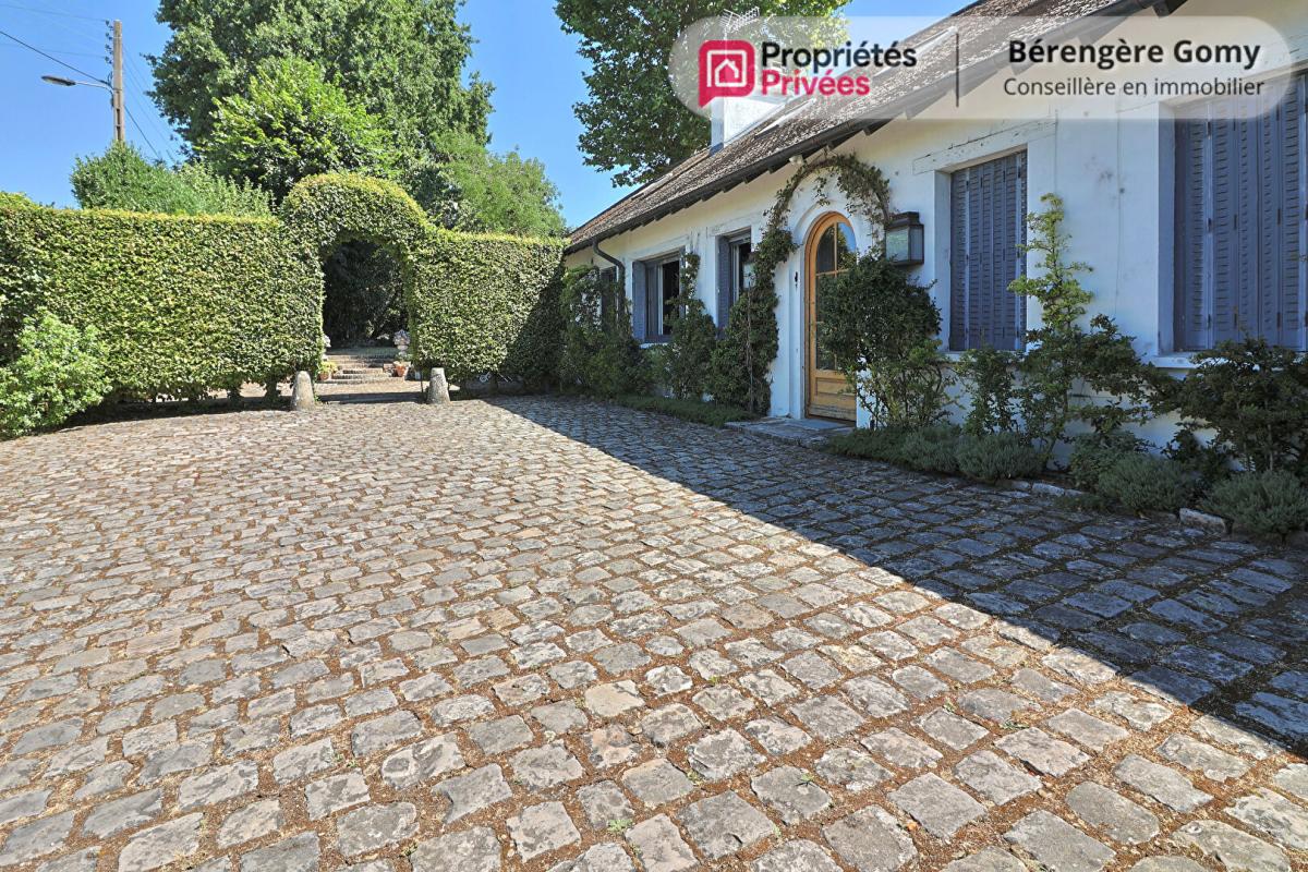 Exclu - Longère de caractère de 240 m² avec 5 chambres et terrain de 2 390 m²