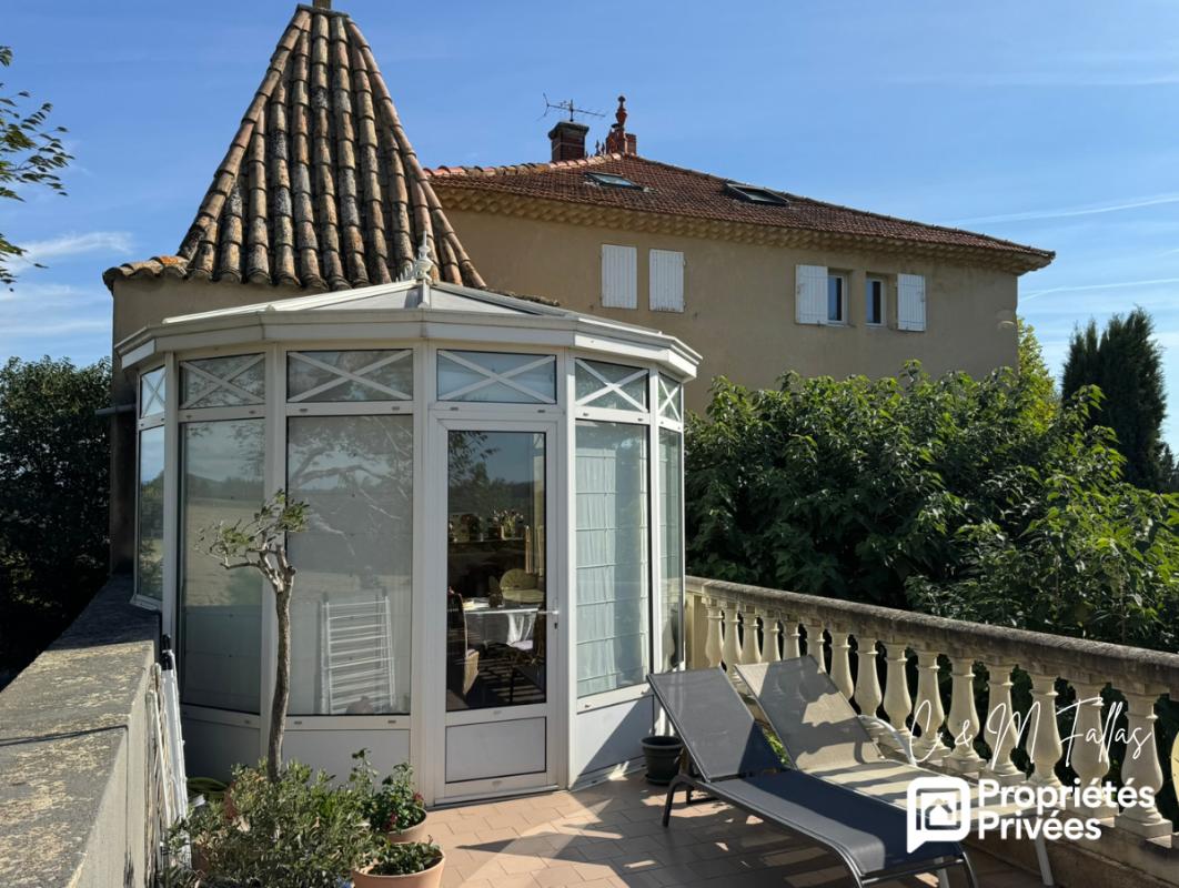 ORANGE - APPARTEMENT T2 DE CARACTÈRE DE 78,50 M² AVEC VÉRANDA ET TERRASSE - VUE DÉGAGÉE