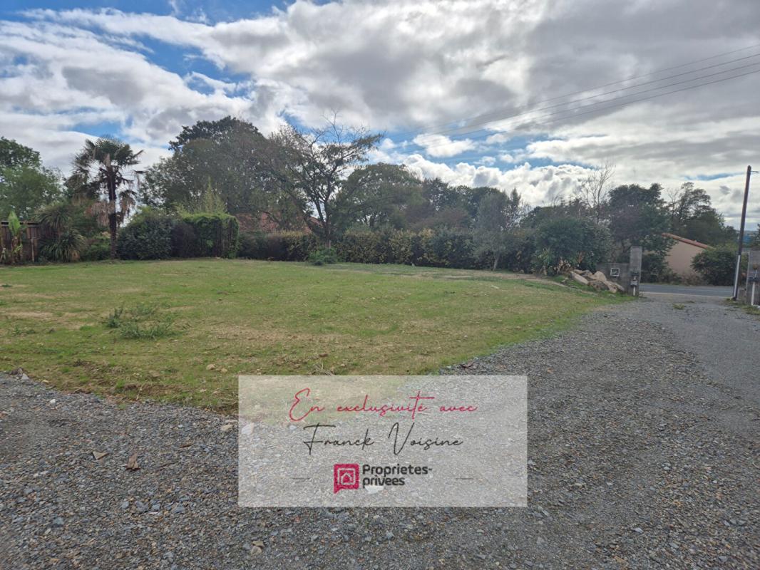 A VENDRE en EXCLUSIVITE aux Herbiers dans un village proche du centre ville, Terrain constructible de 931 m2