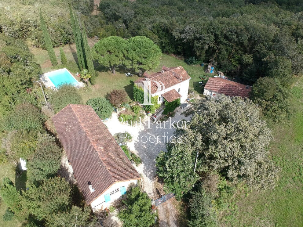 Propriété composée de 4 logements avec piscine sur plus d&rsquo;1 hectare - 4230133PEMM