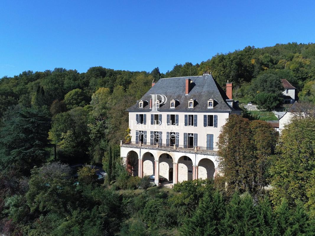 Maison de Maître surplombant le village - 4249923PEMM
