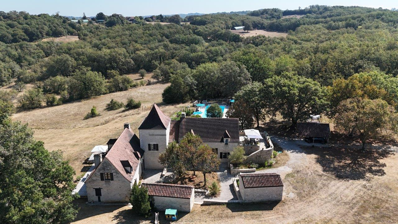 Domaine Gourdon avec piscine sur 13.5 hectares de terrain - 4352523PPBRA
