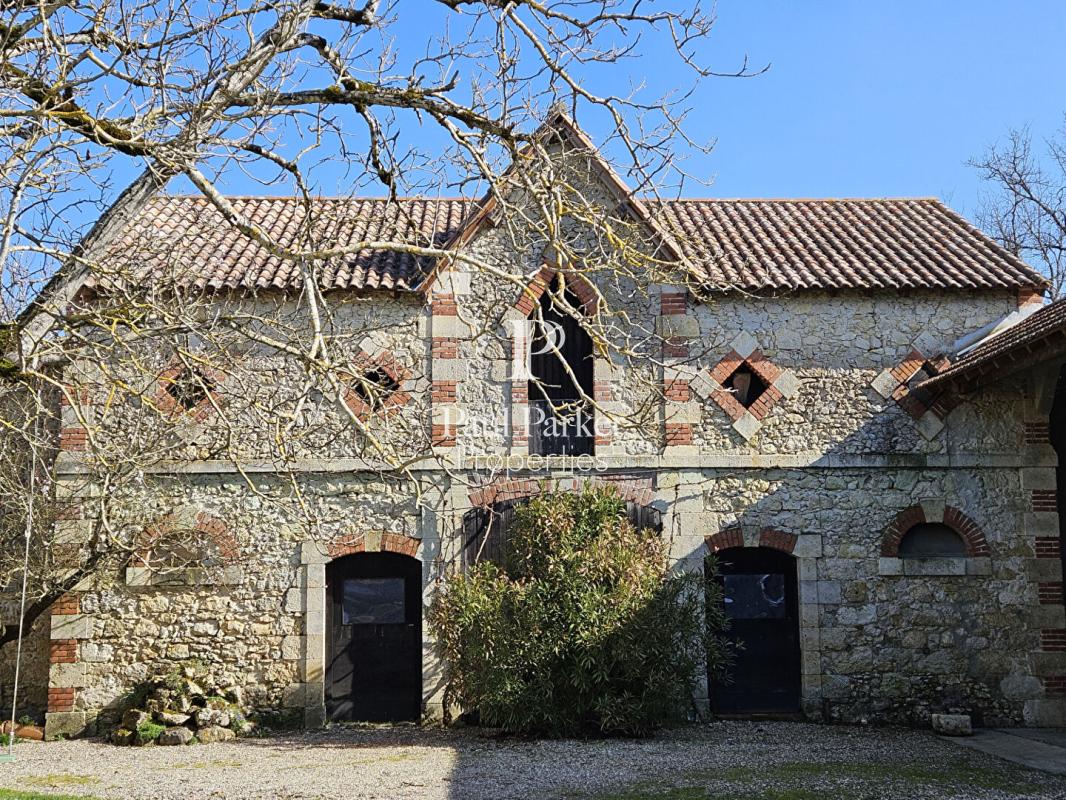 ASTAFFORT : Ancien Domaine Agricole Médiéval  377m², dépendances : Ecurie, Etable, Hangar, Terres 4.35 ha - 4378123PTOE