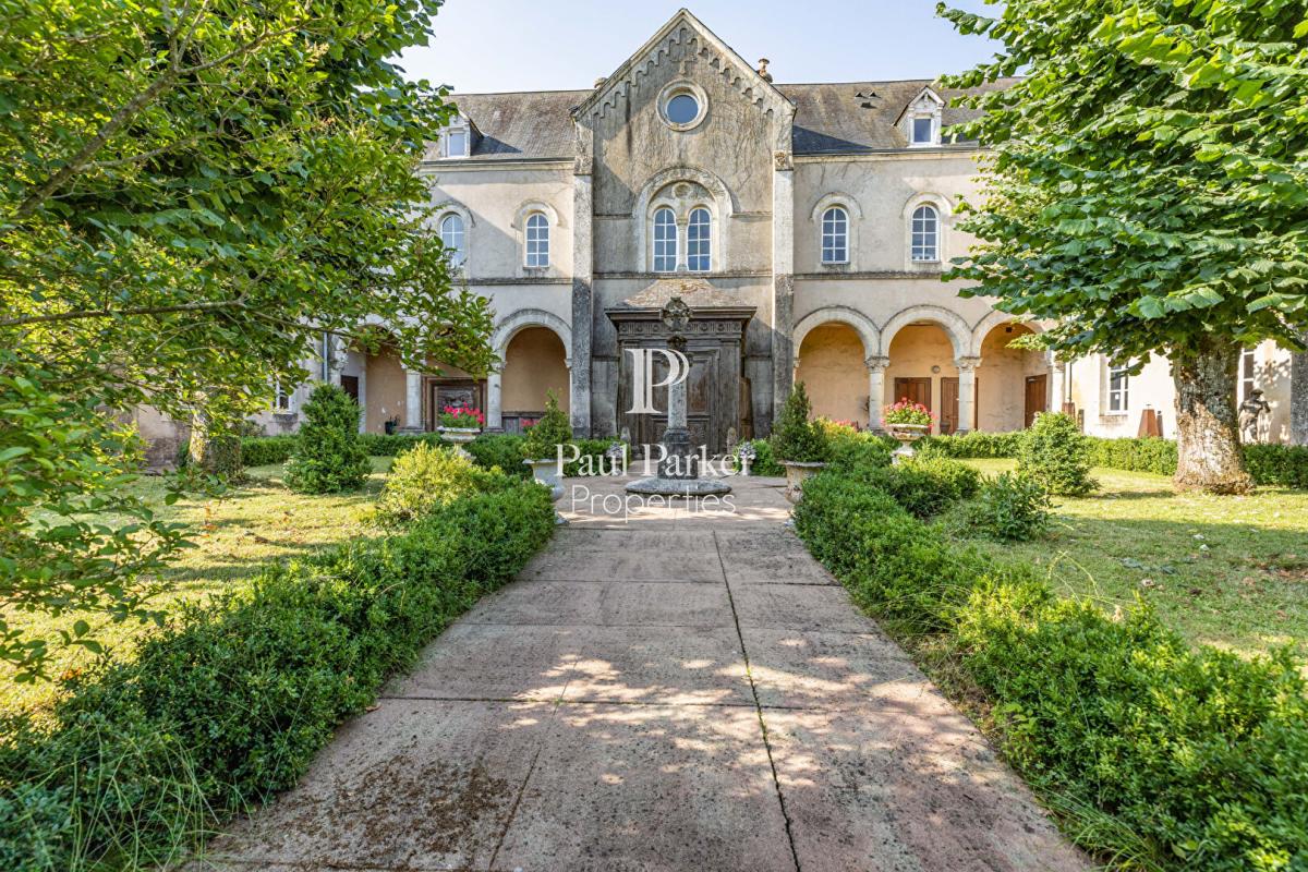 Prestigious residence Saint Symphorien 34 room(s) 1219 m2 - 4415433PLGI