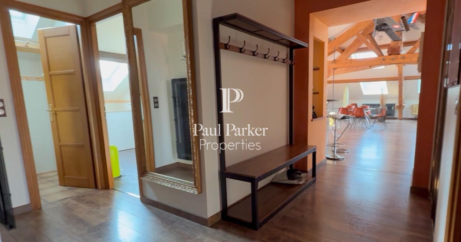 Un attique loft rare de 184 m², au charme unique, alliant caractère ancien, volumes spectaculaires et rénovation haut de gamme - 4509113PUMY
