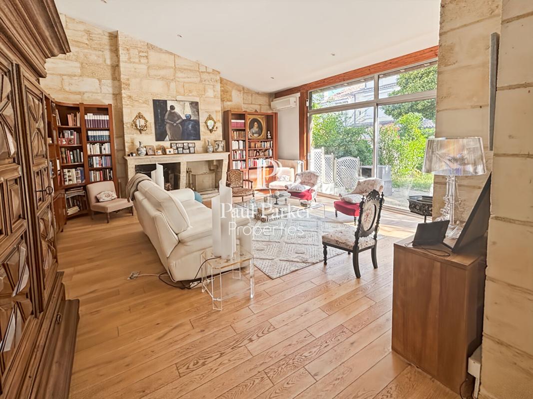 CHARACTERFUL FAMILY HOUSE WITH GARDEN AND GARAGE NEAR TOP SCHOOLS - 4568893PPBD