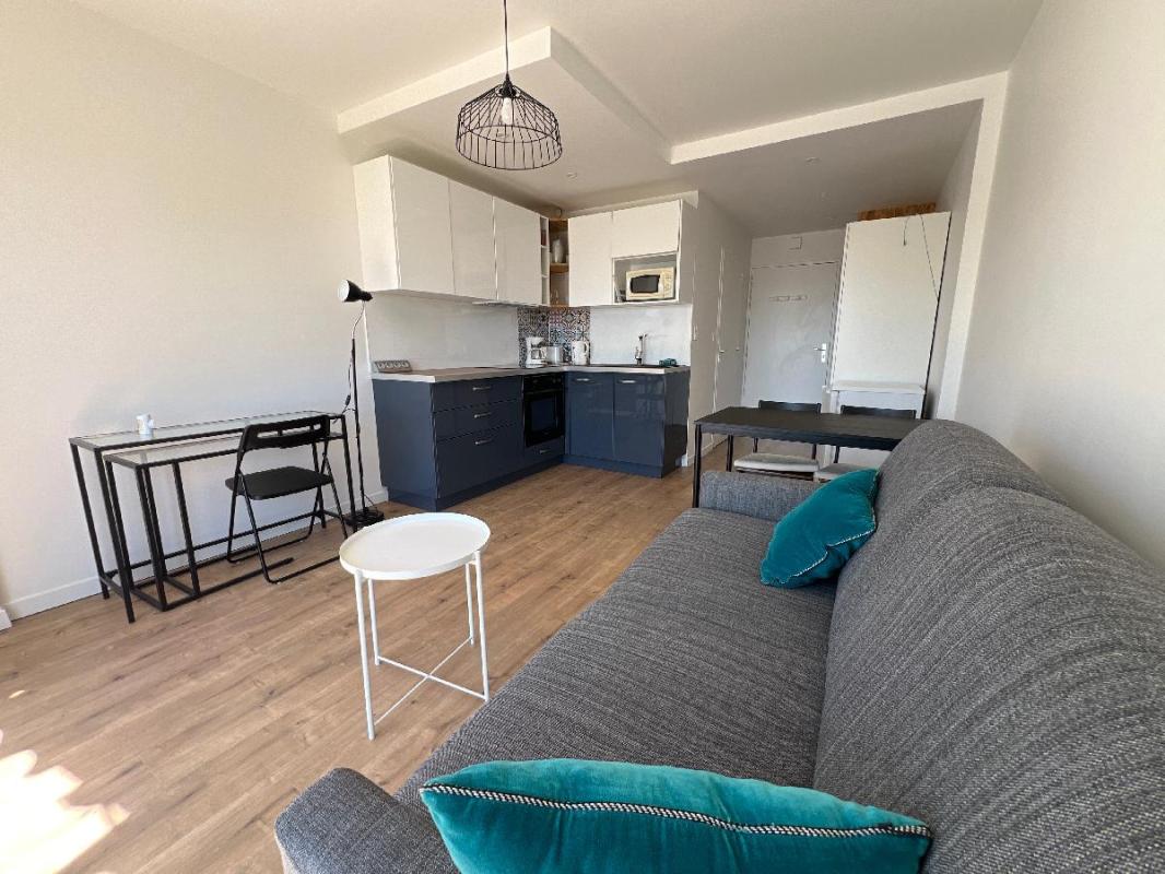 Plage Bonne Source à 200 m, petit cocon de 22,4 m² premier étage. Vue échappée mer