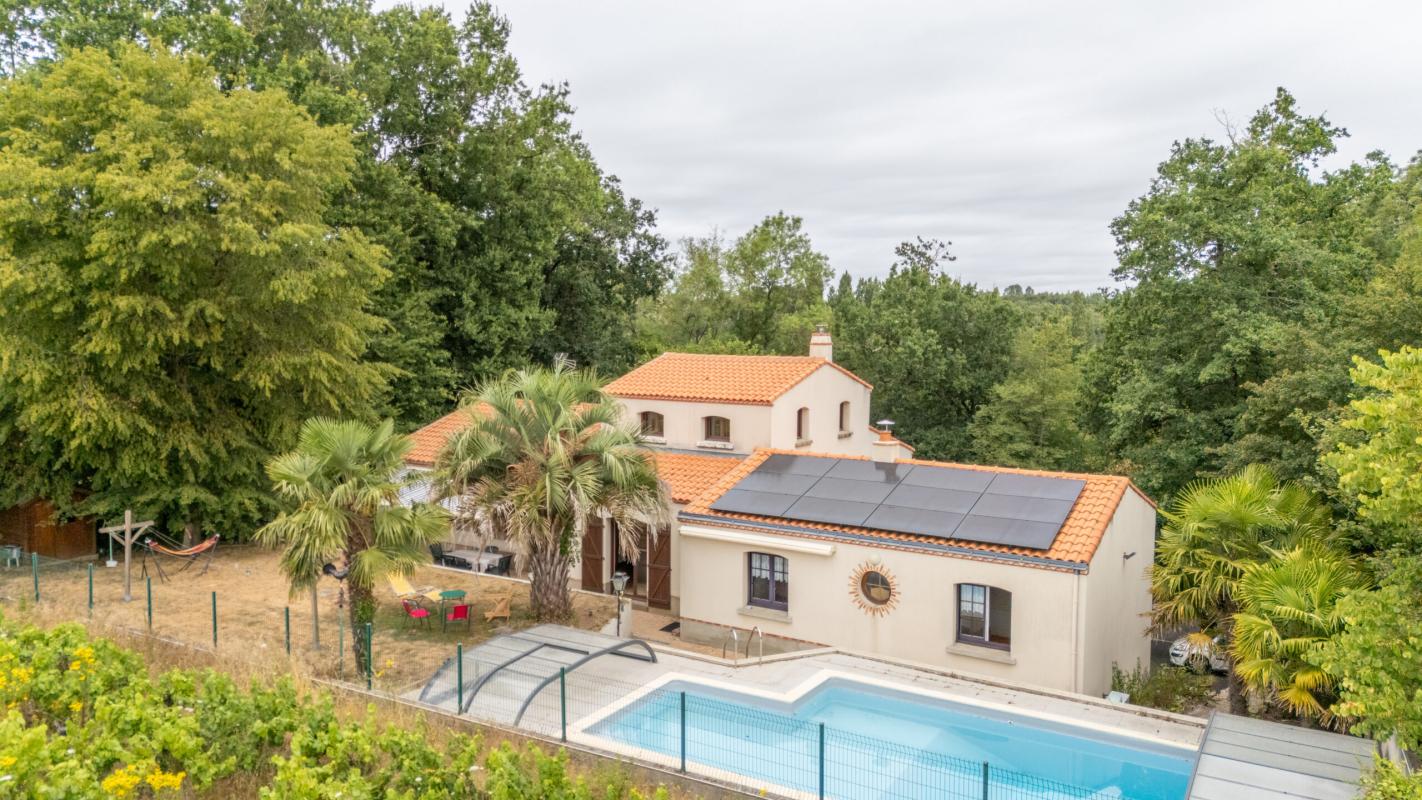 Maison 220m² — Saint-Fiacre-sur-Maine