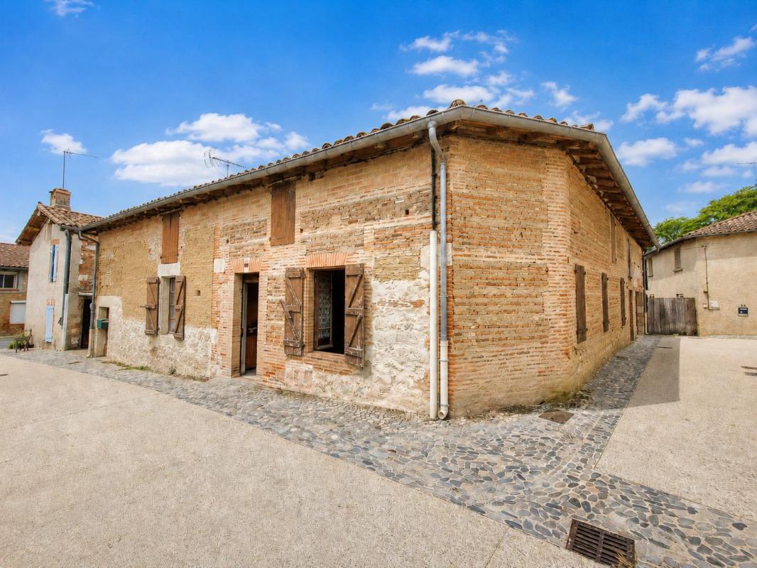 UNE GRANDE VÉRANDA, UN JARDIN ET UNE MAISON ANCIENNE À FAIRE ÉVOLUER
