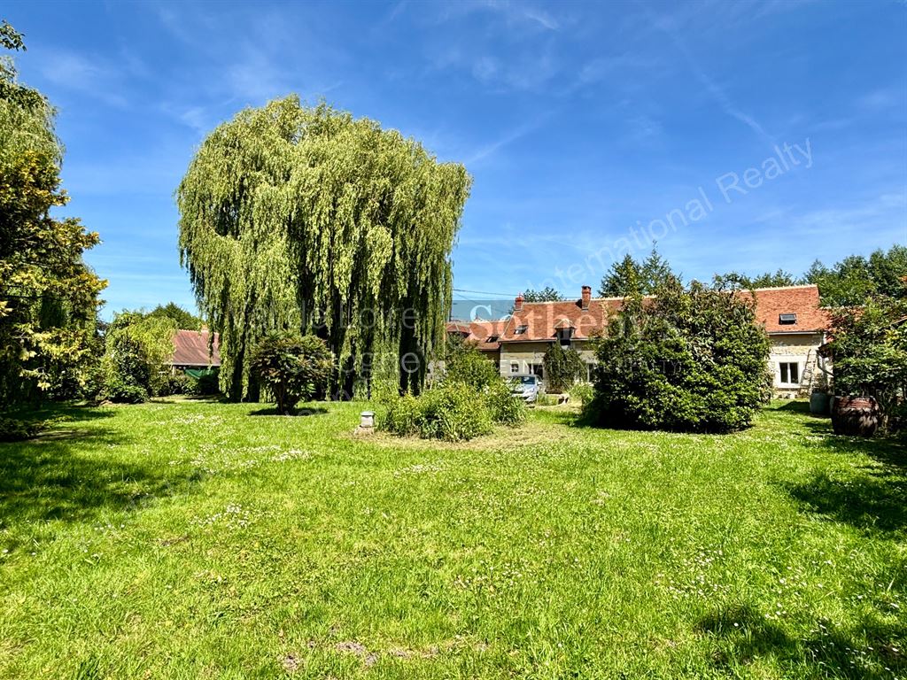 Havre de paix à Ligueil, maison sur parc avec rivière