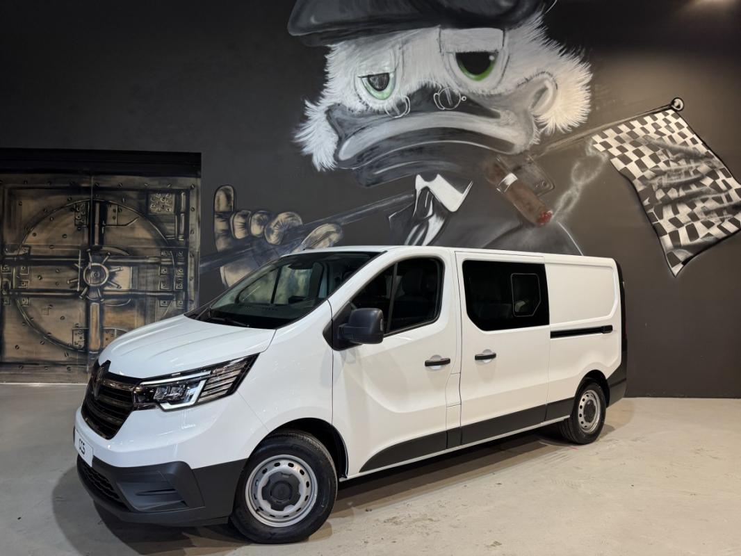 Renault Trafic III FG L2H1 Advance dCi 130 6 places Cabine Approfondie / habillage bois attelage 32 491,67&euro; HT