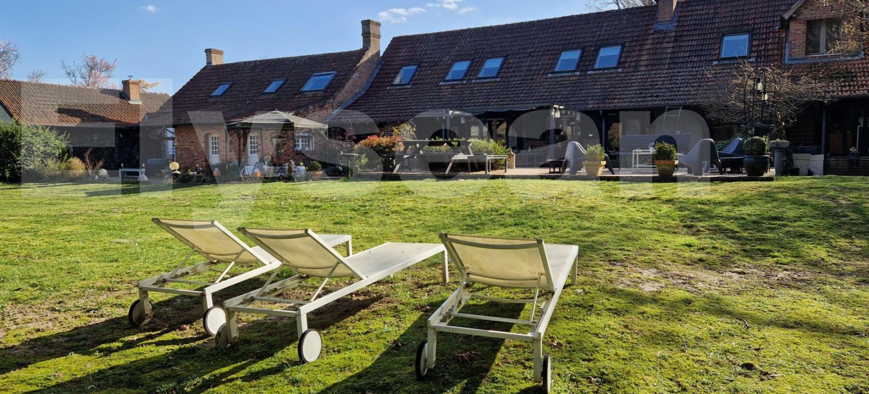 SOLOGNE, Spacieuse longère de 310 m² sur 8600 m². Beaucoup de charme