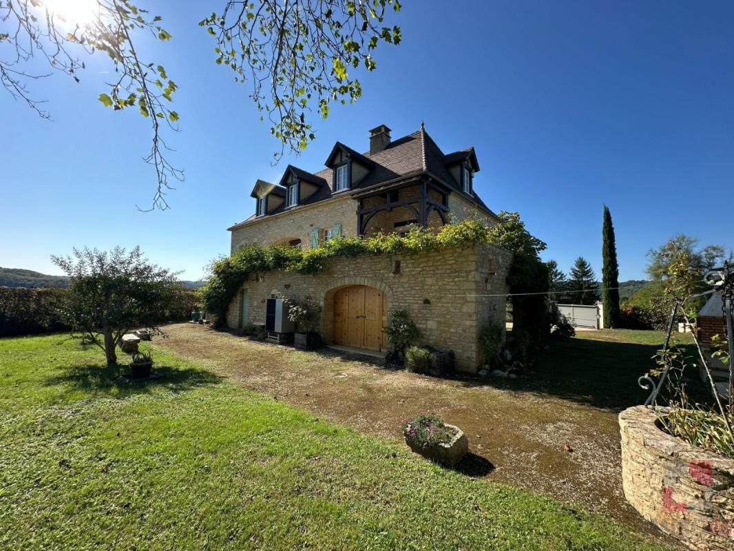 PROPRIÉTÉ DE 280M² HABITABLES SUR PARC ARBORÉ DE 2895M²