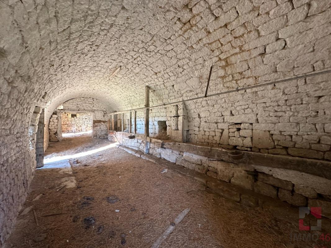 Grange + dépendance à rénover