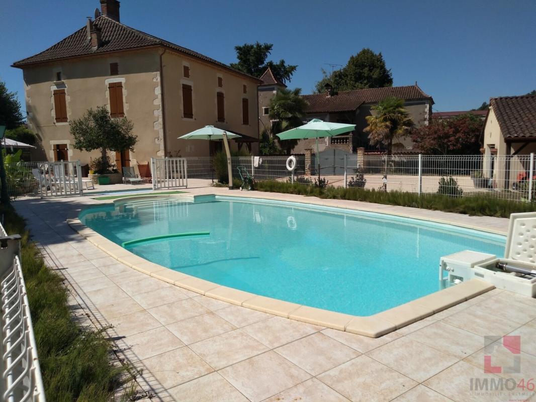 Maison de Village proche Prayssac avec piscine