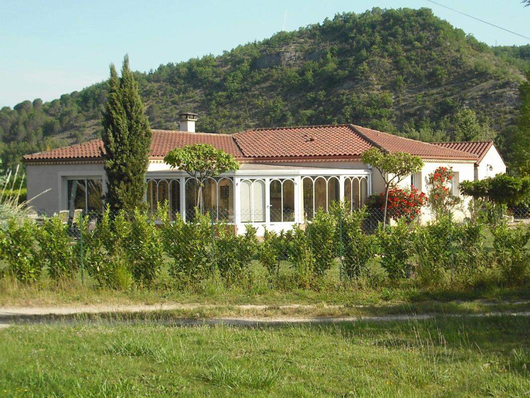 Luzech maison contemporaine avec piscine et gîte