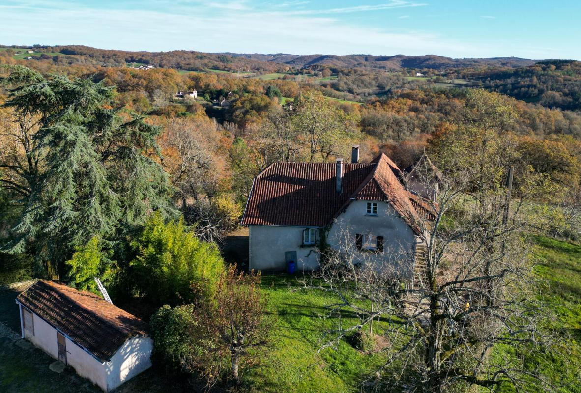 Secteur Catus, Ancienne ferme composée d'une maison, d'un gite, grange et hangar sur 9ha