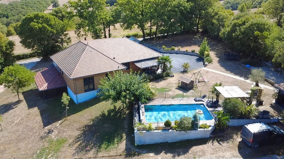 Secteur Coeur de Causse - Superbe propriété contemporaine avec piscine dans un cadre de vie privilégié