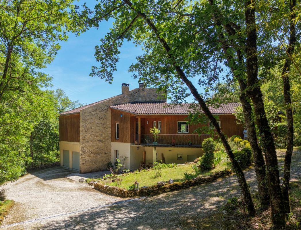 SECTEUR GOURDON - Au calme, Spacieuse Maison contemporaine avec piscine sur 1ha boisé