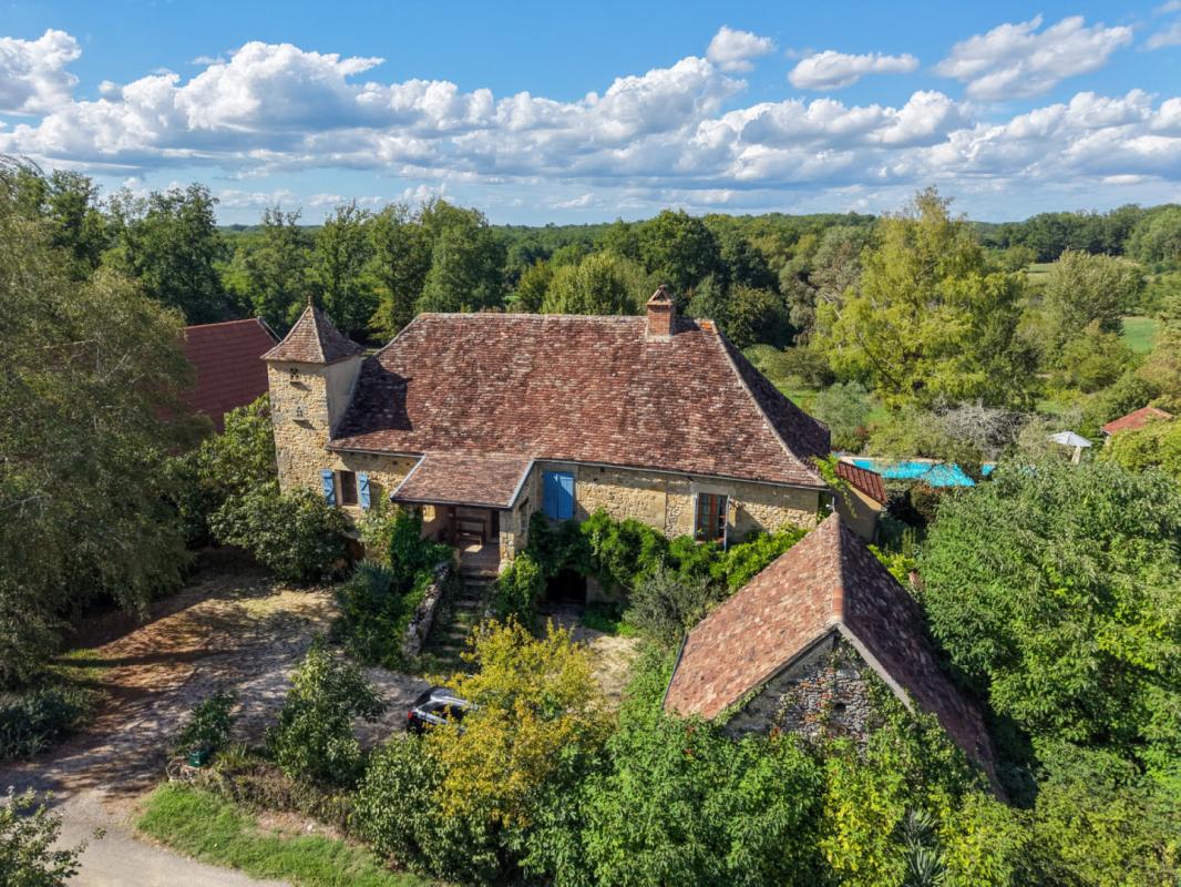 EXCLUSIVITE Secteur GOURDON - Charme et authenticité pour cette belle Propriété en pierre sur 1ha14 paysagers avec piscine