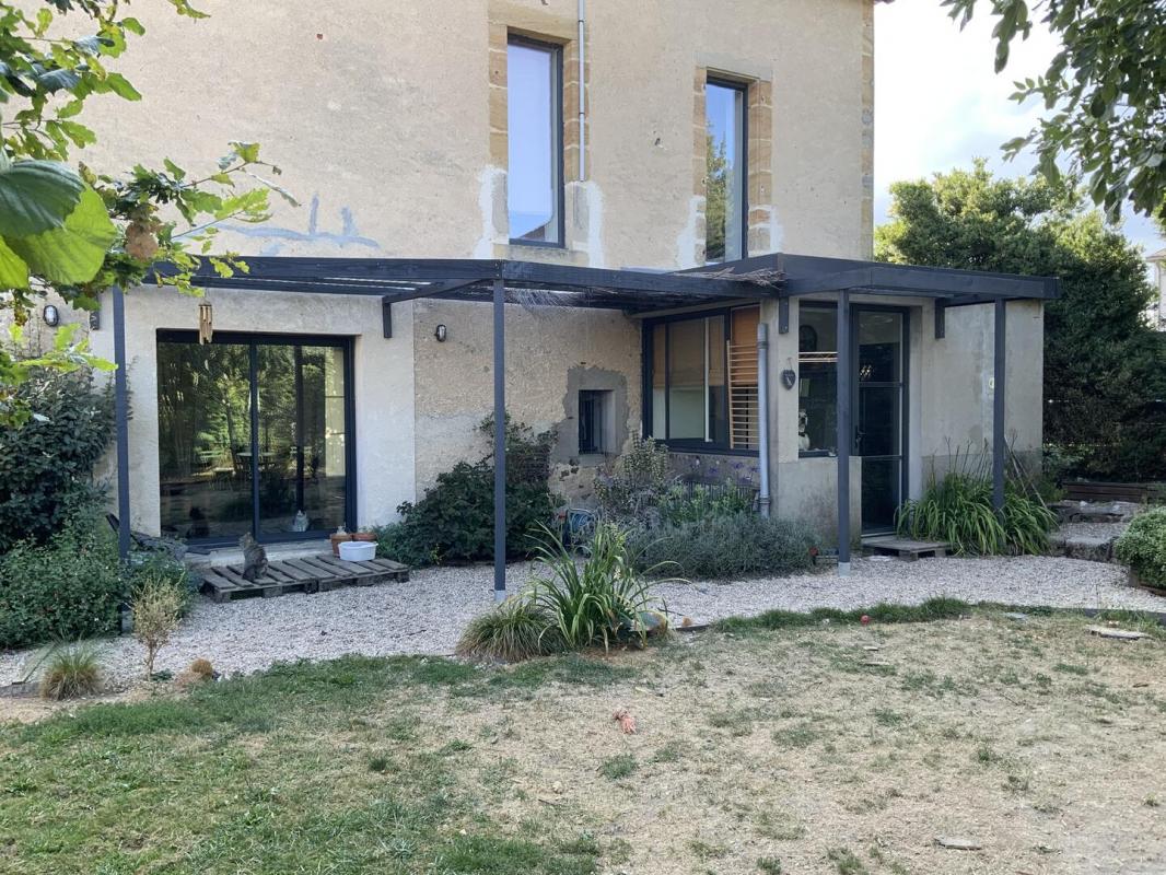 Secteur Lacapelle Marival, maison de 126 m² habitable, 4 chambres, dépendances