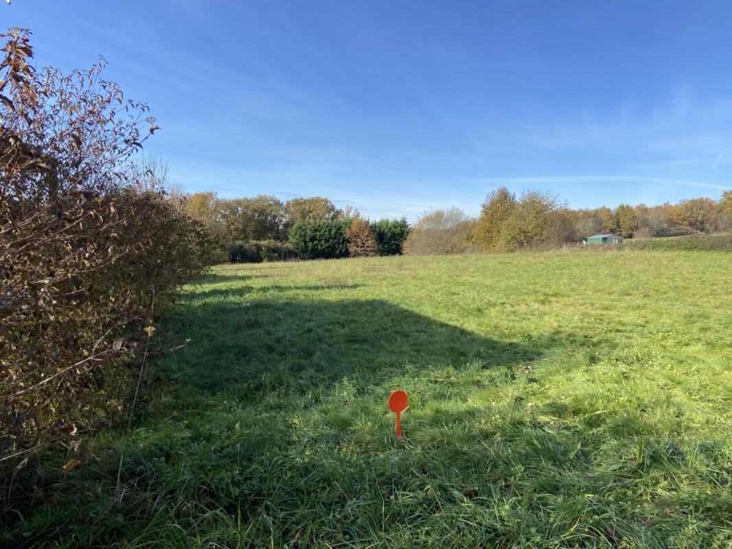 Secteur Bretenoux-Biars dans un cadre paisible et résidentiel, beau terrain à bâtir de 2208 m²