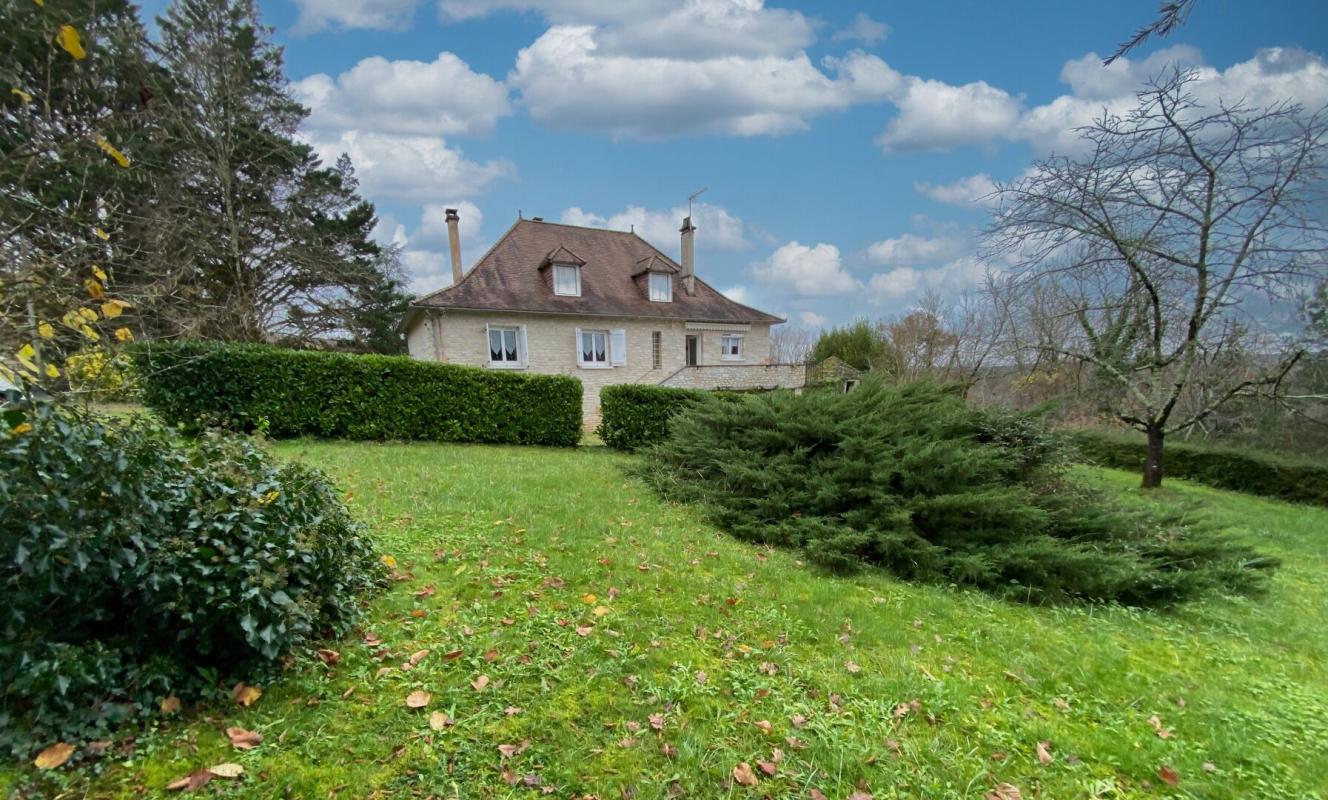 Maison de caractère T5 avec potentiel d’aménagement supplémentaire grand terrain clôturé et arboré