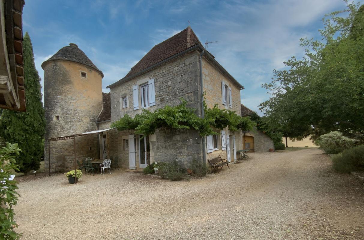 Secteur Gramat, entre pierre et nature, domaine du XVIIIᵉ siècle sur 7 hectares avec grange et piscine