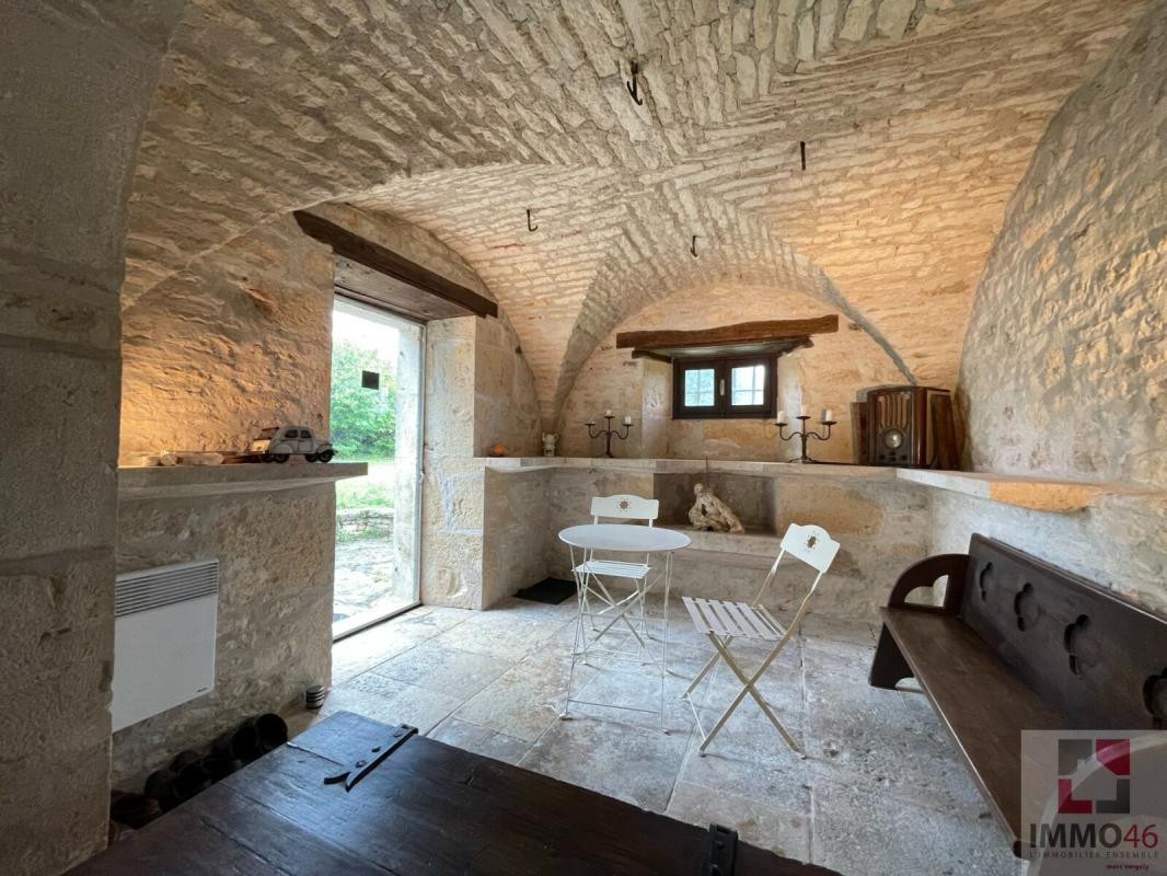 Maison quercynoise de caractère sur terrain de 8000m²