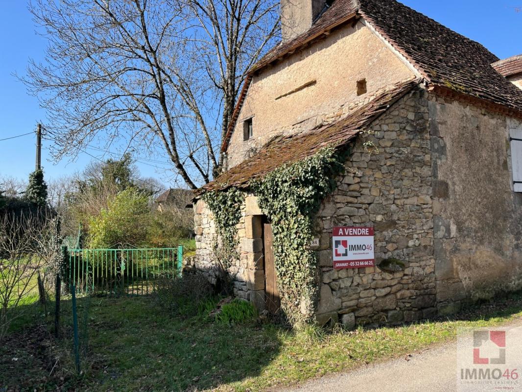 Charmante maison en pierre à rénover, pleine de caractère et offrant un beau potentiel