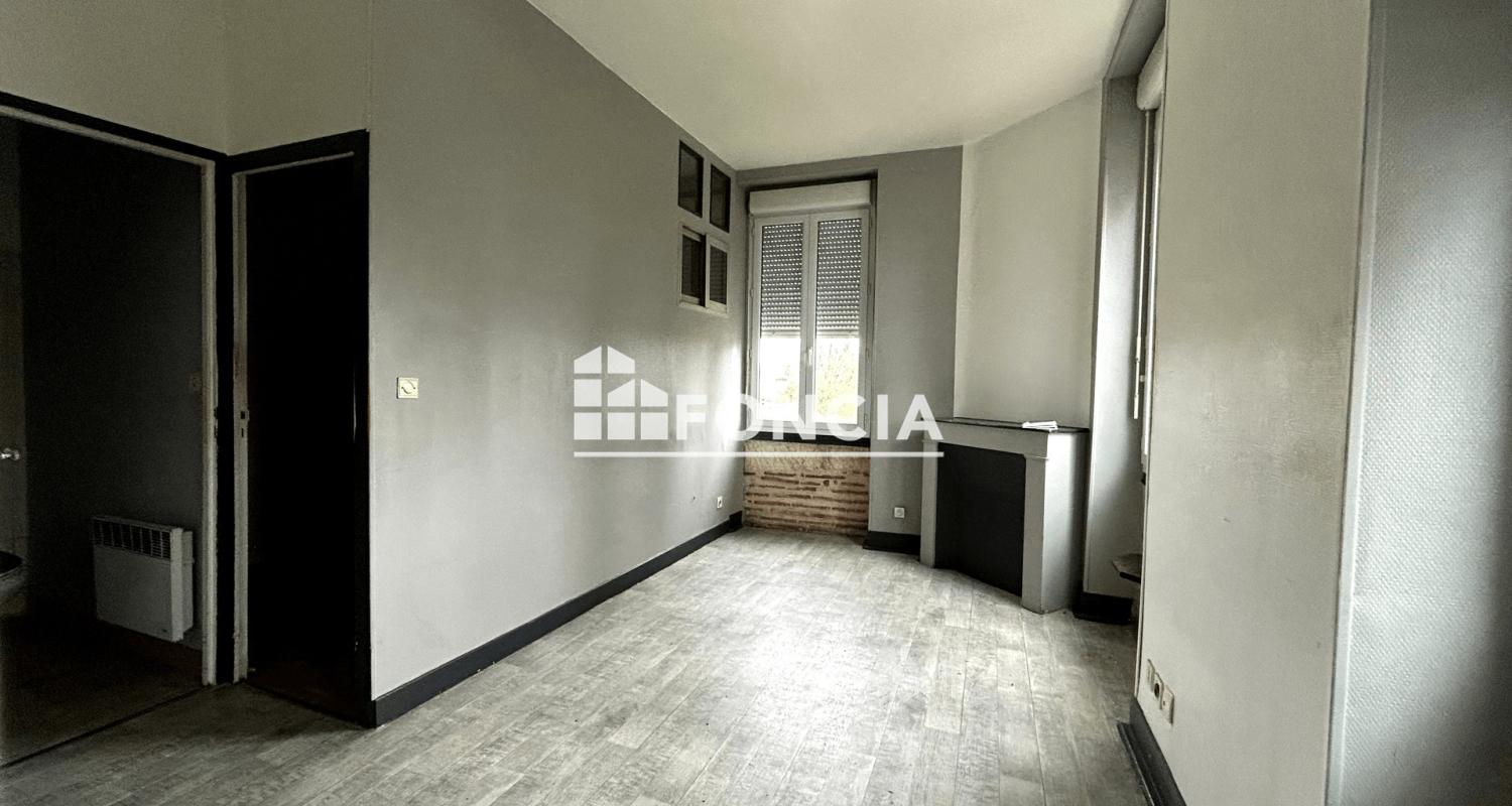 Appartement T1 de 26,32 m² à rénover dans petite copropriété