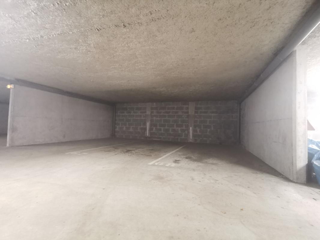 CHOLET parking
