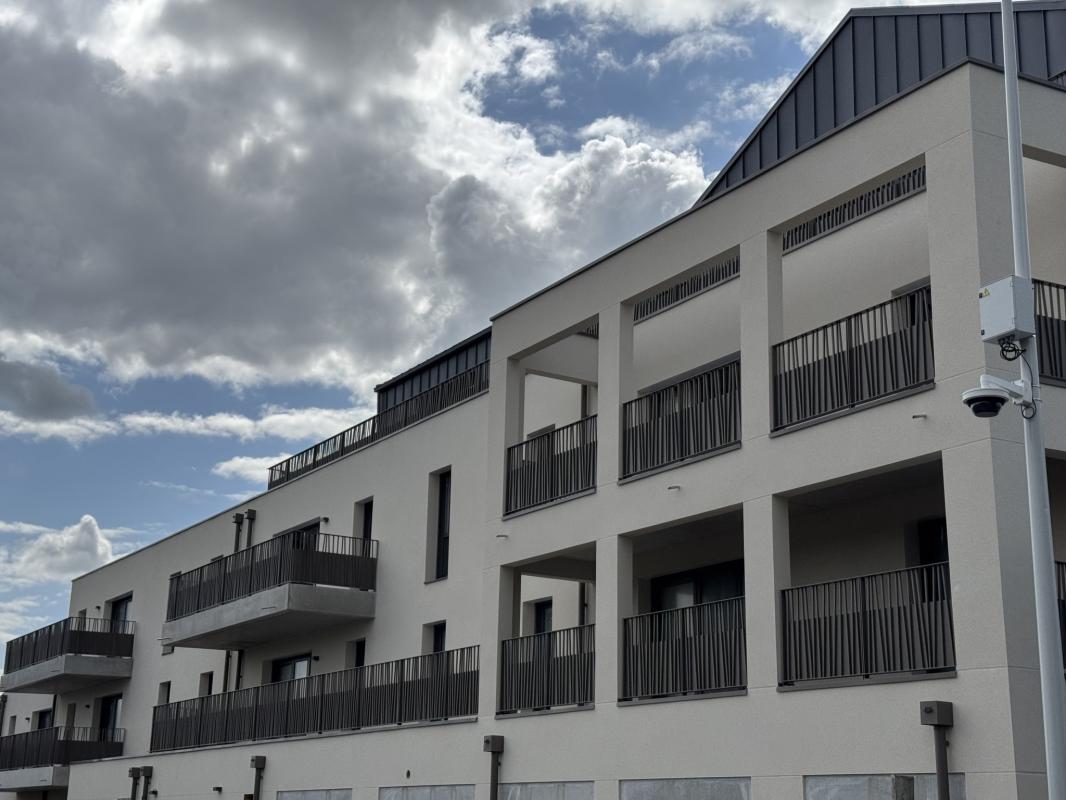 À VENDRE   Appartement T3 avec terrasse et stationnement   R