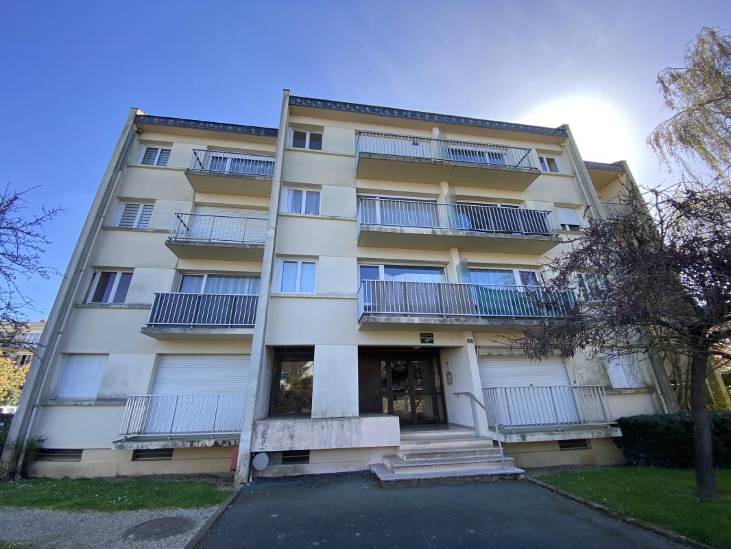 ANGERS PREDALI : Type 1 bis, balcon, cave, loué