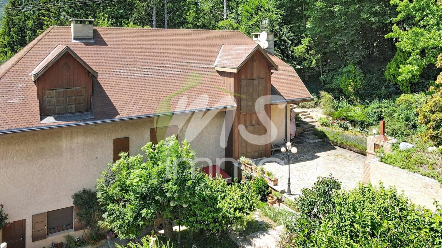 Maison T7 de 340 m² - SAINT-FIRMIN