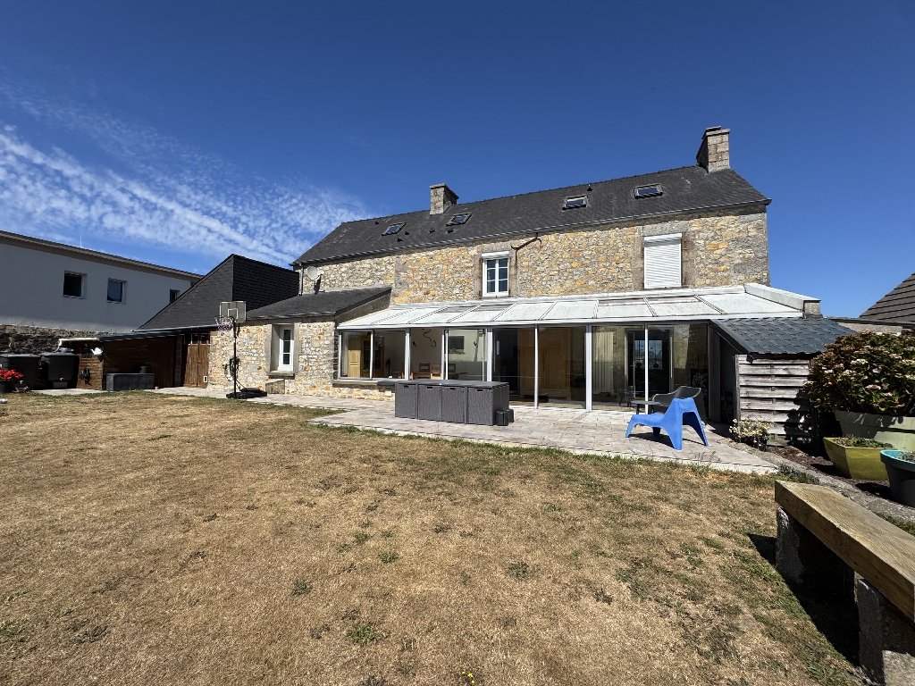 LES PIEUX et Alentours