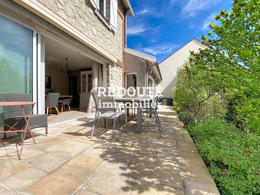À VENDRE: MAISON FAMILIALE DE CHARME - LAVANNES