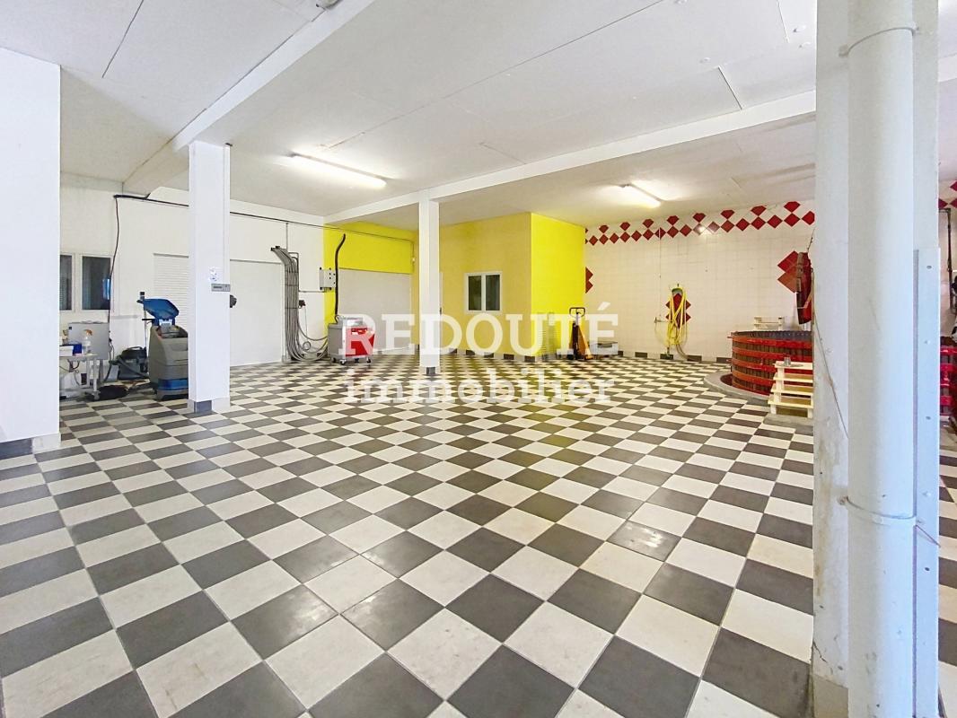 CHAVOT-COURCOURT : Bâtiment professionnel bureaux + entrepôt actuellement loué