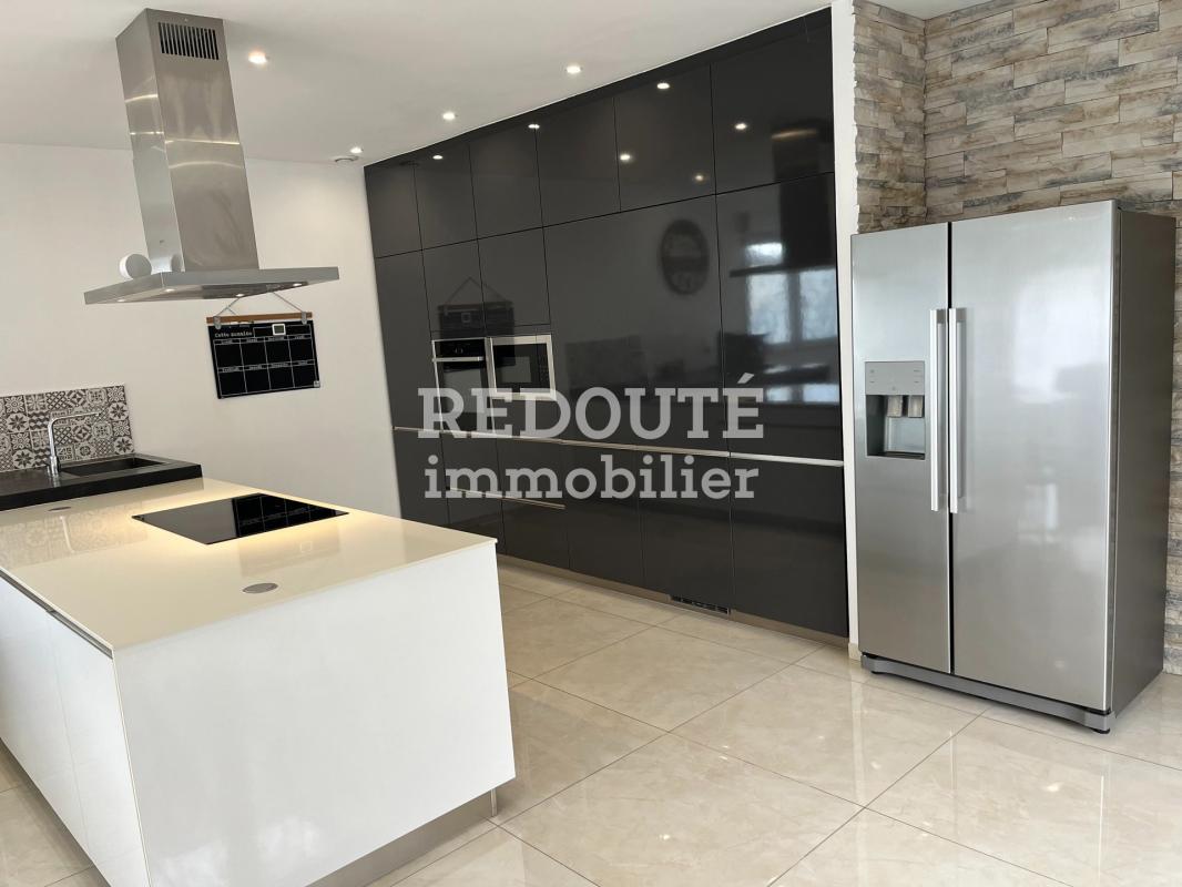 A VENDRE - Maison de 163m2 de plain-pied - FERE-CHAMPENOISE